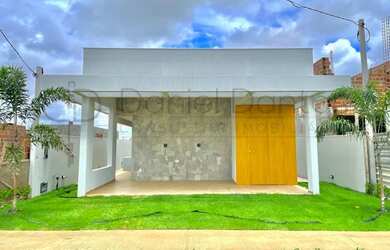 Imagem: A casa em condomínio possui 3 Dormitórios, 3 Banheiros, 2