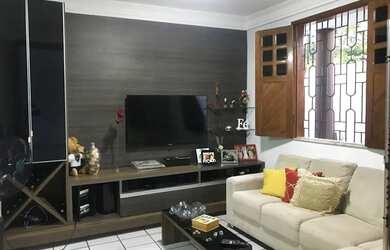 Imagem: A casa possui 5 Dormitórios, 4 Banheiros, 2 Vagas na garagem