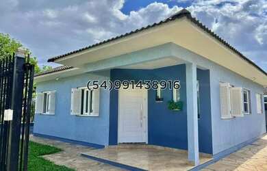 Imagem: A casa possui 3 Dormitórios, 3 Banheiros, 4 Vagas na garagem