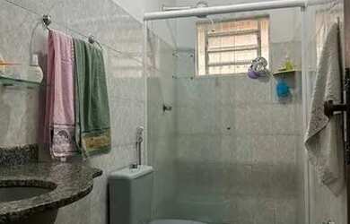 Imagem: A casa possui 3 Dormitórios, 2 Banheiros, 2 Vagas na garagem