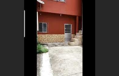 Imagem: A casa possui 1 Dormitório, 1 Banheiro, 1 Vaga na garagem e