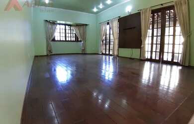 Imagem: A casa possui 3 Dormitórios, 4 Banheiros, 3 Vagas na garagem