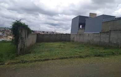 Imagem: O terreno possui 300m² de Área e está localizado em Centro