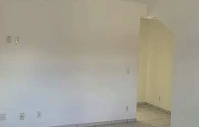 Imagem: A casa possui 2 Dormitórios, 2 Banheiros, 3 Vagas na garagem