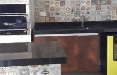 Imagem: A casa em condomínio possui 2 Dormitórios, 2 Banheiros, 2