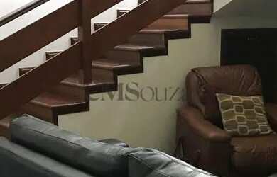 Imagem: A casa possui 3 Dormitórios, 3 Banheiros, 4 Vagas na garagem