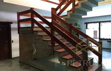 Imagem: A casa em condomínio possui 5 Dormitórios, 5 Banheiros, 5