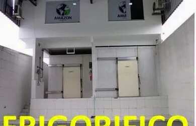 Imagem: O depósito possui 2 Vagas na garagem, 160m² de Área e está