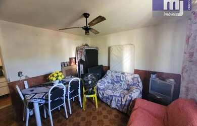 Imagem: A casa possui 3 Dormitórios, 2 Banheiros, 1 Vaga na garagem