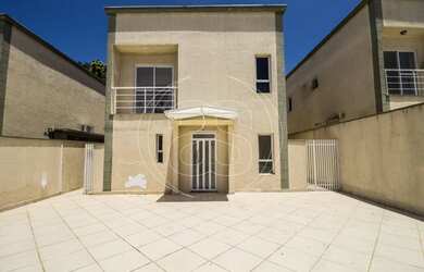 Imagem: A casa em condomínio possui 4 Dormitórios, 3 Banheiros, 4