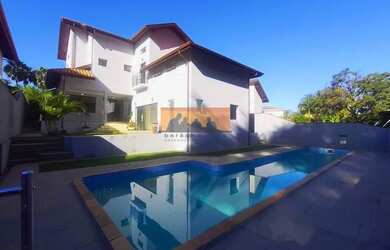 Imagem: A casa em condomínio possui 5 Dormitórios, 5 Banheiros, 5