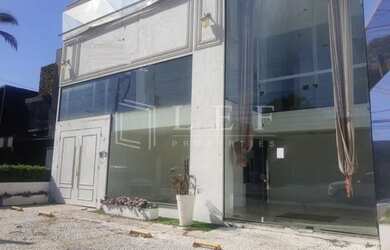 Imagem: O depósito possui 2 Vagas na garagem, 271m² de Área e está