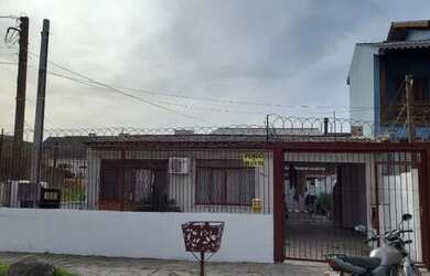 Imagem: A casa possui 5 Dormitórios, 4 Banheiros, 3 Vagas na garagem