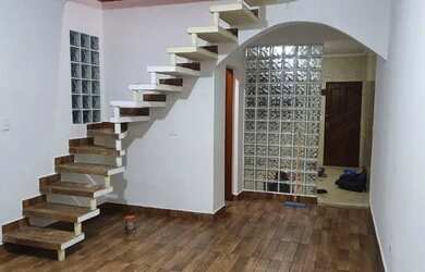 Imagem: A casa possui 3 Dormitórios, 3 Banheiros, 2 Vagas na garagem