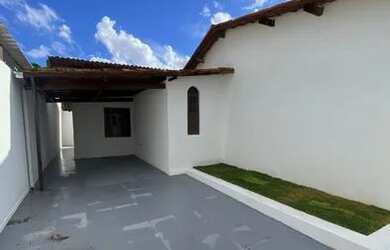 Imagem: A casa possui 3 Dormitórios, 2 Banheiros e 3 Vagas na garagem