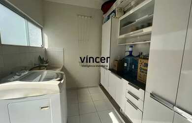 Imagem: A casa possui 3 Dormitórios, 5 Banheiros, 4 Vagas na garagem