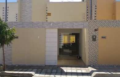 Imagem: A casa possui 3 Dormitórios, 2 Banheiros, 1 Vaga na garagem