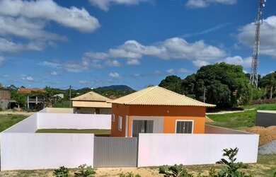 Imagem: A casa possui 2 Dormitórios, 1 Banheiro, 1 Vaga na garagem