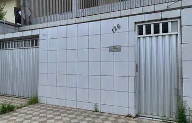 Imagem: A casa possui 3 Dormitórios, 2 Banheiros, 1 Vaga na garagem