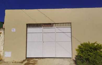 Imagem: A casa possui 2 Dormitórios, 2 Banheiros, 2 Vagas na garagem