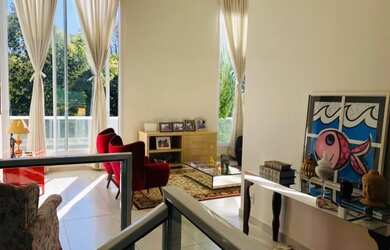 Imagem: A casa em condomínio possui 4 Dormitórios, 5 Banheiros, 4