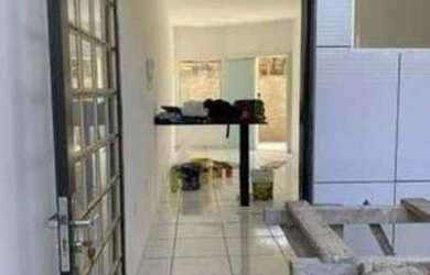 Imagem: A casa possui 2 Dormitórios, 1 Banheiro, 1 Vaga na garagem