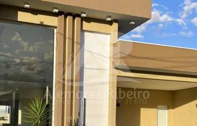 Imagem: A casa possui 3 Dormitórios, 4 Banheiros, 4 Vagas na garagem