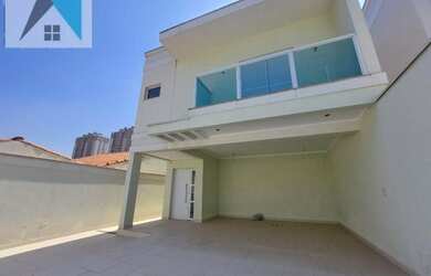 Imagem: A casa possui 4 Dormitórios, 3 Banheiros, 2 Vagas na garagem