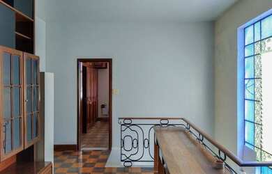 Imagem: A casa possui 5 Dormitórios, 5 Banheiros, 5 Vagas na garagem