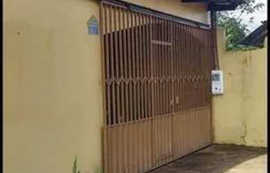 Imagem: A casa possui 3 Dormitórios, 2 Banheiros e está localizado