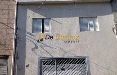 Imagem: A casa possui 3 Dormitórios, 2 Banheiros, 1 Vaga na garagem