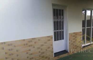 Imagem: A casa possui 2 Dormitórios, 1 Banheiro, 2 Vagas na garagem