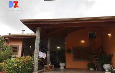 Imagem: A casa em condomínio possui 3 Dormitórios, 3 Banheiros, 4