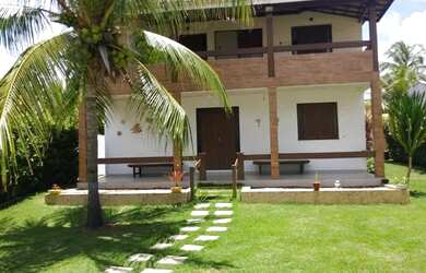 Imagem: A casa em condomínio possui 4 Dormitórios, 3 Banheiros, 1