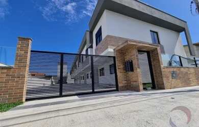 Imagem: A casa possui 2 Dormitórios, 1 Banheiro, 1 Vaga na garagem