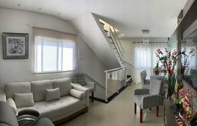 Imagem: A casa possui 2 Dormitórios, 3 Banheiros, 1 Vaga na garagem