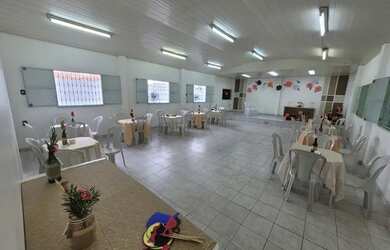 Imagem: A casa possui 1 Dormitório e 4 Vagas na garagem e está localizado