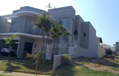 Imagem: A casa em condomínio possui 3 Dormitórios, 3 Banheiros, 4