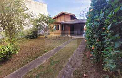 Imagem: A casa possui 2 Dormitórios, 3 Banheiros, 4 Vagas na garagem