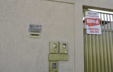 Imagem: A casa para alugar possui 2 Dormitórios, 1 Banheiro, 2 Vagas