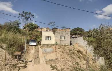 Imagem: A casa possui 2 Dormitórios, 1 Banheiro, 3 Vagas na garagem