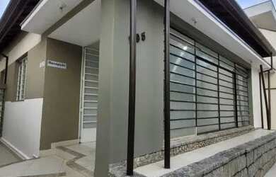 Imagem: A casa possui 4 Dormitórios, 1 Banheiro, 230m² de Área e