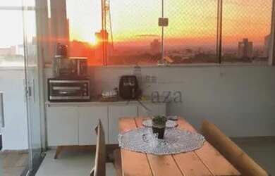 Imagem: O apartamento na cobertura possui 3 Dormitórios, 2 Banheiros