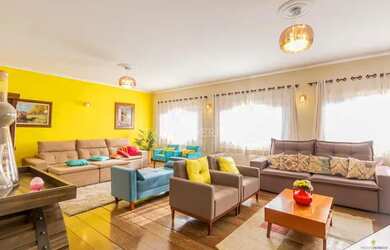 Imagem: A casa em condomínio possui 5 Dormitórios, 5 Banheiros, 4