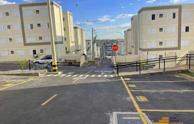 Imagem: O apartamento possui 2 Dormitórios, 1 Banheiro, 1 Vaga na garagem