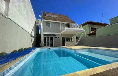 Imagem: A casa em condomínio possui 4 Dormitórios, 2 Banheiros, 5