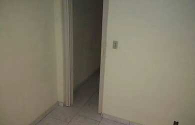 Imagem: A casa possui 1 Dormitório, 1 Banheiro e está localizado