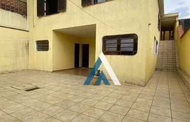 Imagem: A casa possui 3 Dormitórios, 4 Banheiros, 3 Vagas na garagem