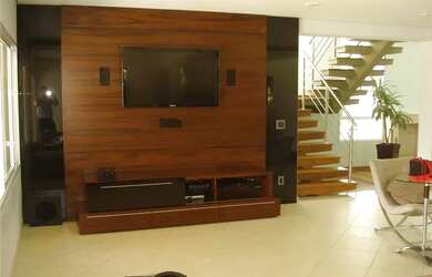 Imagem: A casa em condomínio possui 4 Dormitórios, 3 Banheiros, 5