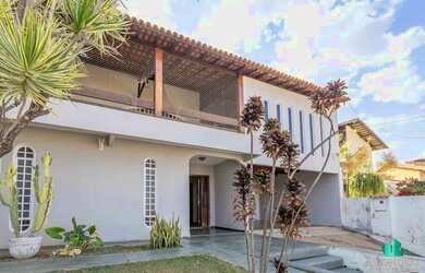 Imagem: A casa em condomínio possui 4 Dormitórios, 4 Banheiros, 2